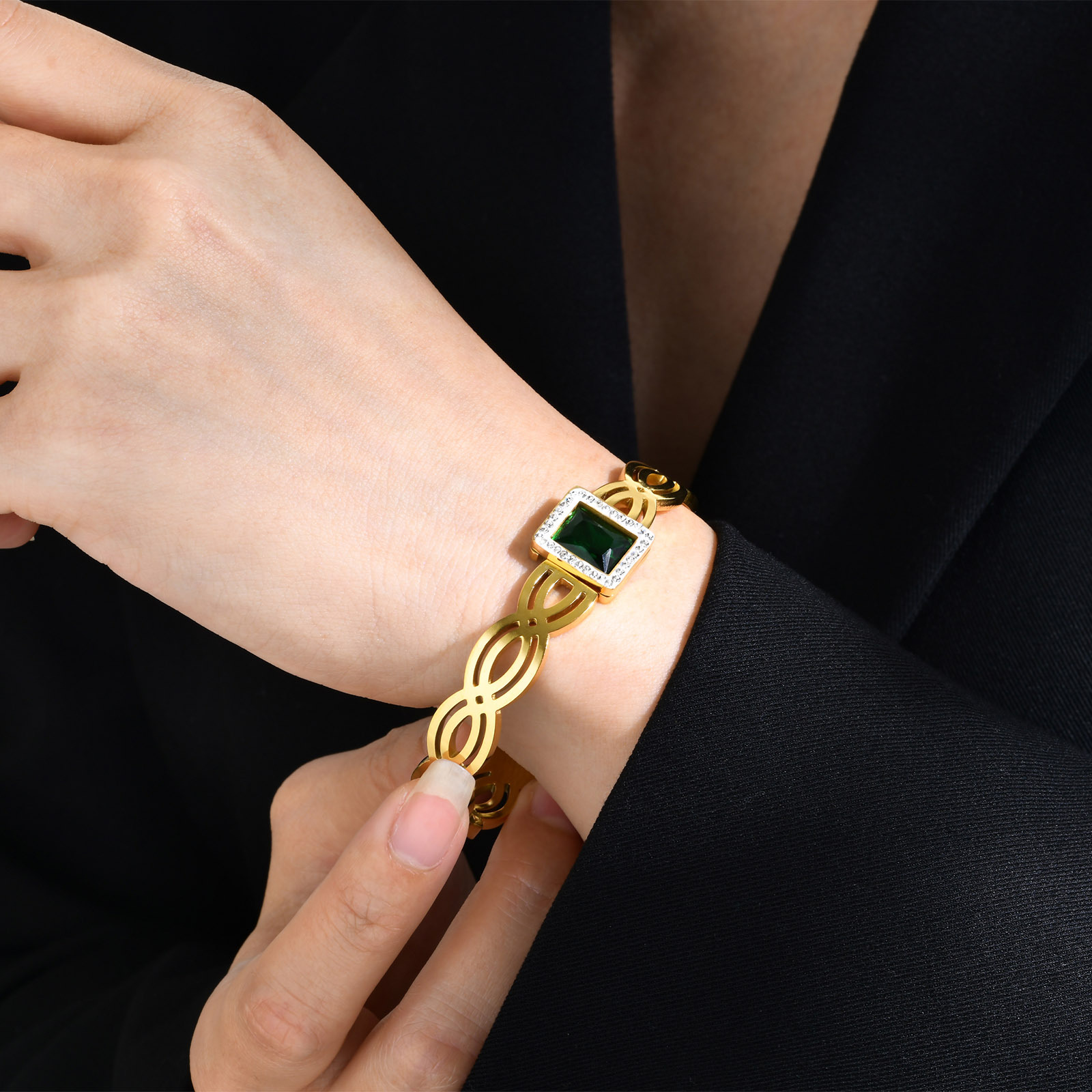 Artificial Gemstones Inlay Material PVD Coated Gold Plated Flower Butterfly 304 Stainless Steel Streetwear Waterproof Non Tarnish Bangle