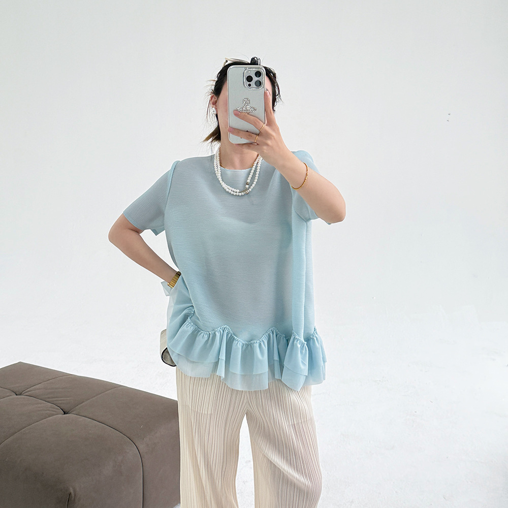Áo thun tay ngắn cổ tròn bèo nhún nữ tính — màu xanh nhạt