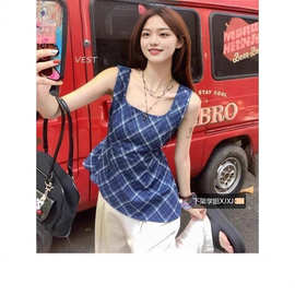 法式收腰格纹方领无袖背心女夏季2025新款小心机褶皱露腰外穿上衣