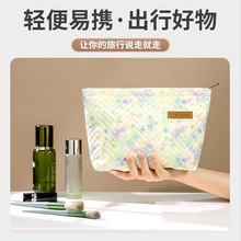 �ռ{���羳��ˮ��Ͱ�ɫϵ��������C�ڼt����y���ռ{��������