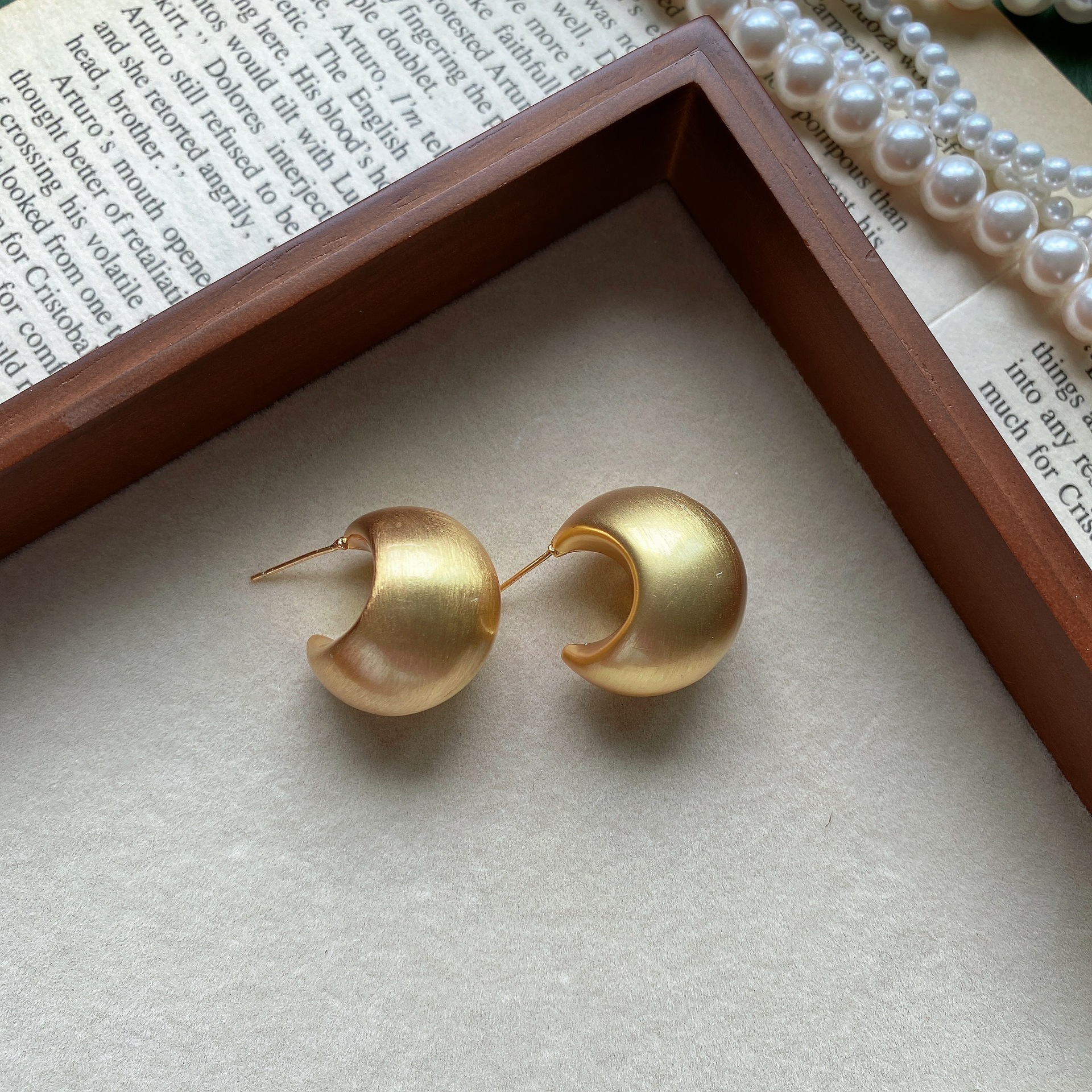 Daily Occasion Metal Material 1 Pair Retro C Shape Plating Metal Earrings