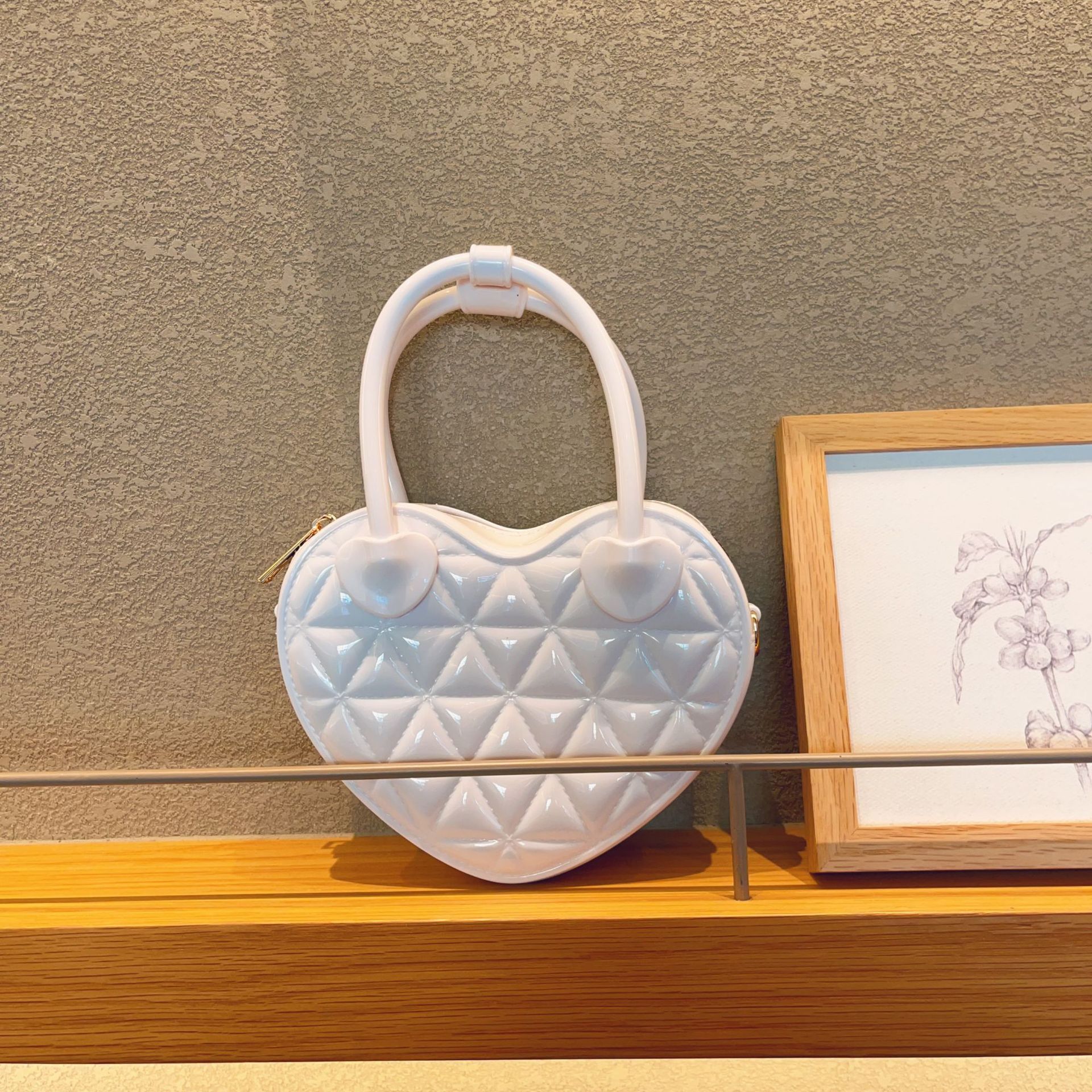 New PVC jelly bag for early spring 2025, heart-shaped hand-held small bag, diamond-shaped single-shoulder crossbody ladies' bag, sweet small bag undefined