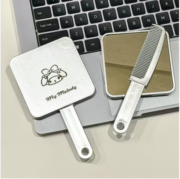 新しいサンリオハンドルミラー、コーム付き、ポータブルメイクアップハンドヘルド化粧鏡、ガールズハートミラー、コーム一体型小型ミラー|undefined