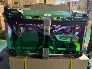 Fabricante de inventario claro Caja trasera de titanio 45L / 65L / 80L galvanizado espejo de motocicleta Caja trasera de aleación de aluminio