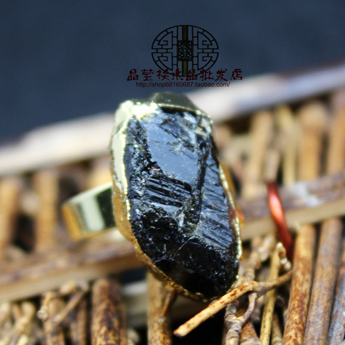 Cross-border foreign trade European and American jewelry, women's crystal jewelry, medieval retro raw stone green fluorite ring