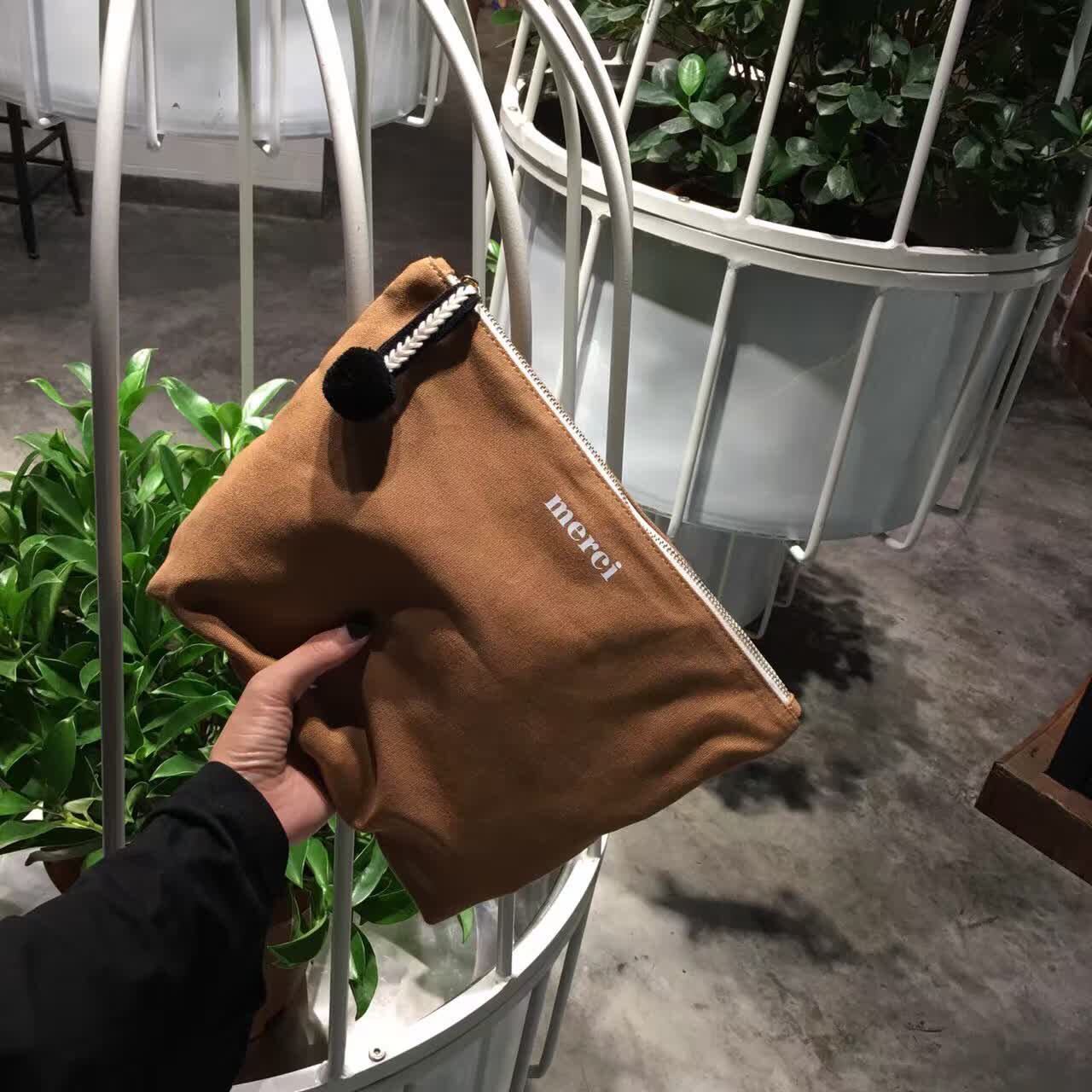 다크 브라운