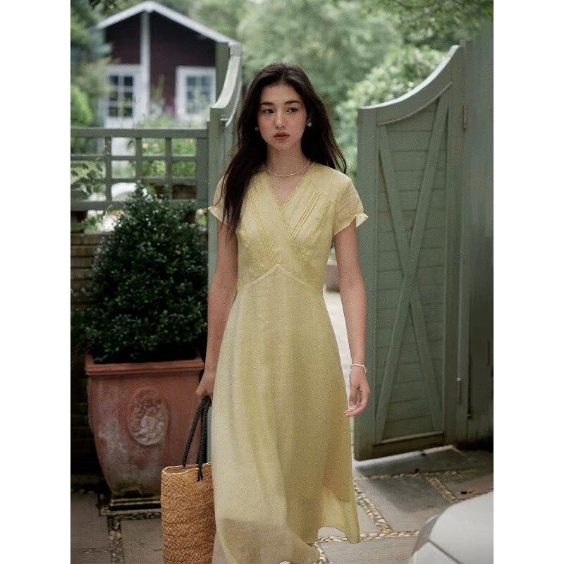 Solighter French Retro V-Neck Short-Sleeved Dress Summer 2026 New Style Waist-Cinching Elegant Long Dress Solighter French Retro V-Neck Short-Sleeved Dress Summer 2026 New Style Waist-Cinching Elegant Long Dress