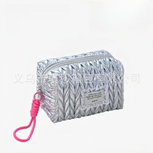 新款定制褶皱化妆包简约少女心手拿包个性INS潮流手提包高颜值收