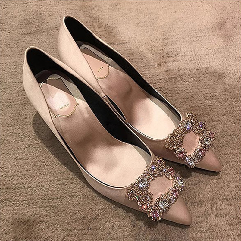 Su Yueyan, la misma temporada de boda ~ seda poco profunda, botón cuadrado, diamante de tacones altos, zapatos de bodas rojos de mujer