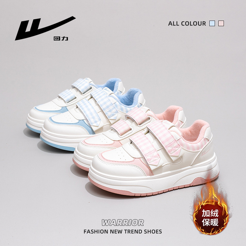 Zapatos de suela gruesa de terciopelo, calentamiento de moda, cómodos, zapatos de velcro, zapatos de skate de moda para mujeres que viajan en invierno