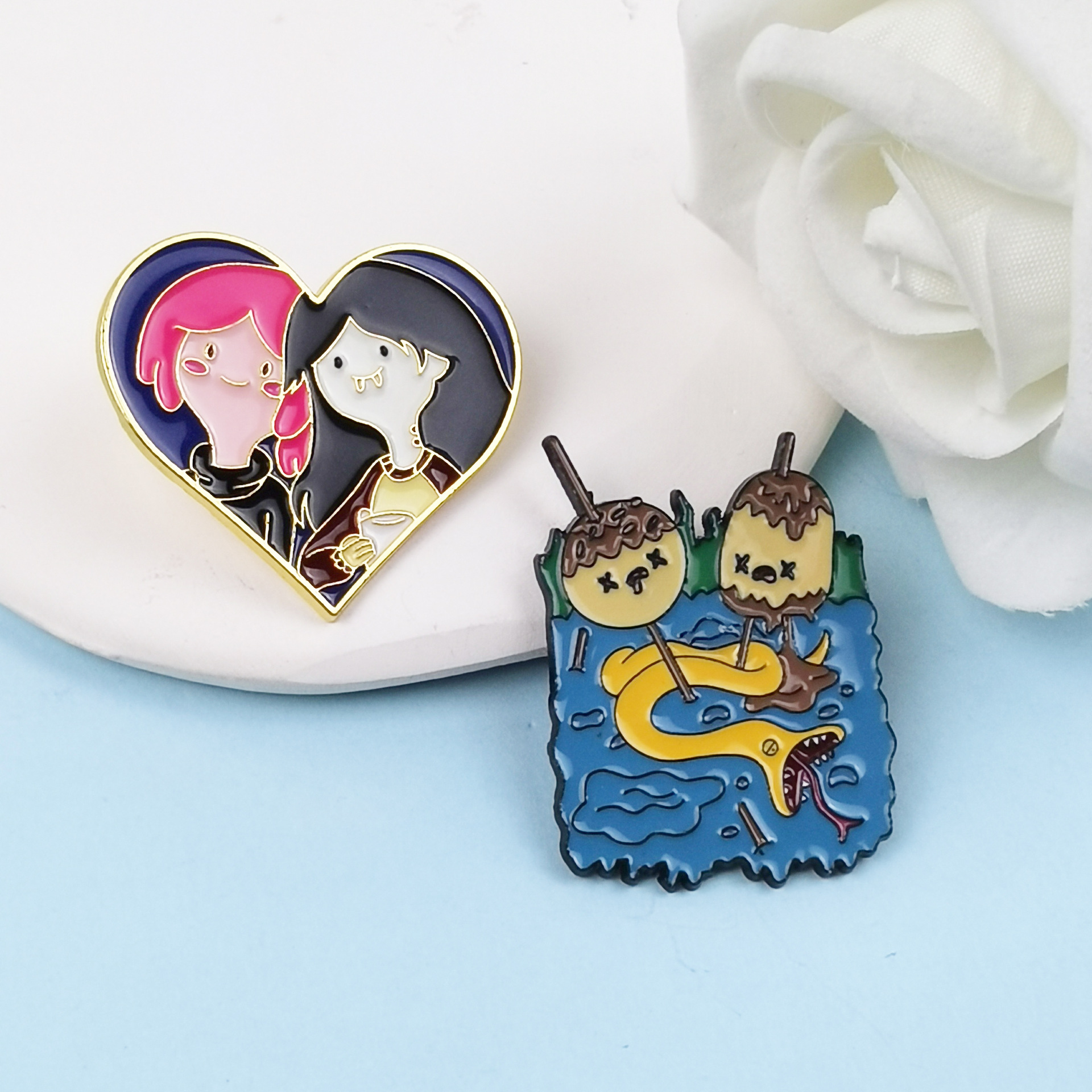 Broche de niña vampiro de dibujos animados creativo divertido bola serpiente aleación lindo bolso de todo fósforo accesorios de insignia transfronterizo