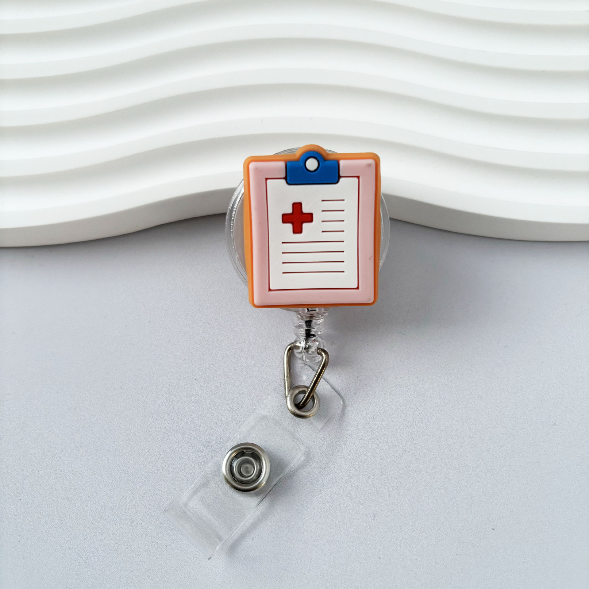 Enfermería placa de pecho botón insignia botón retráctil fácil de tirar de la marca de personal lindo certificado botón de colgante botón dibujos animados botón fácil de tirar
