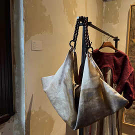 新中式木质串珠饺子包女新款百搭大容量设计感小众印花单肩托特包