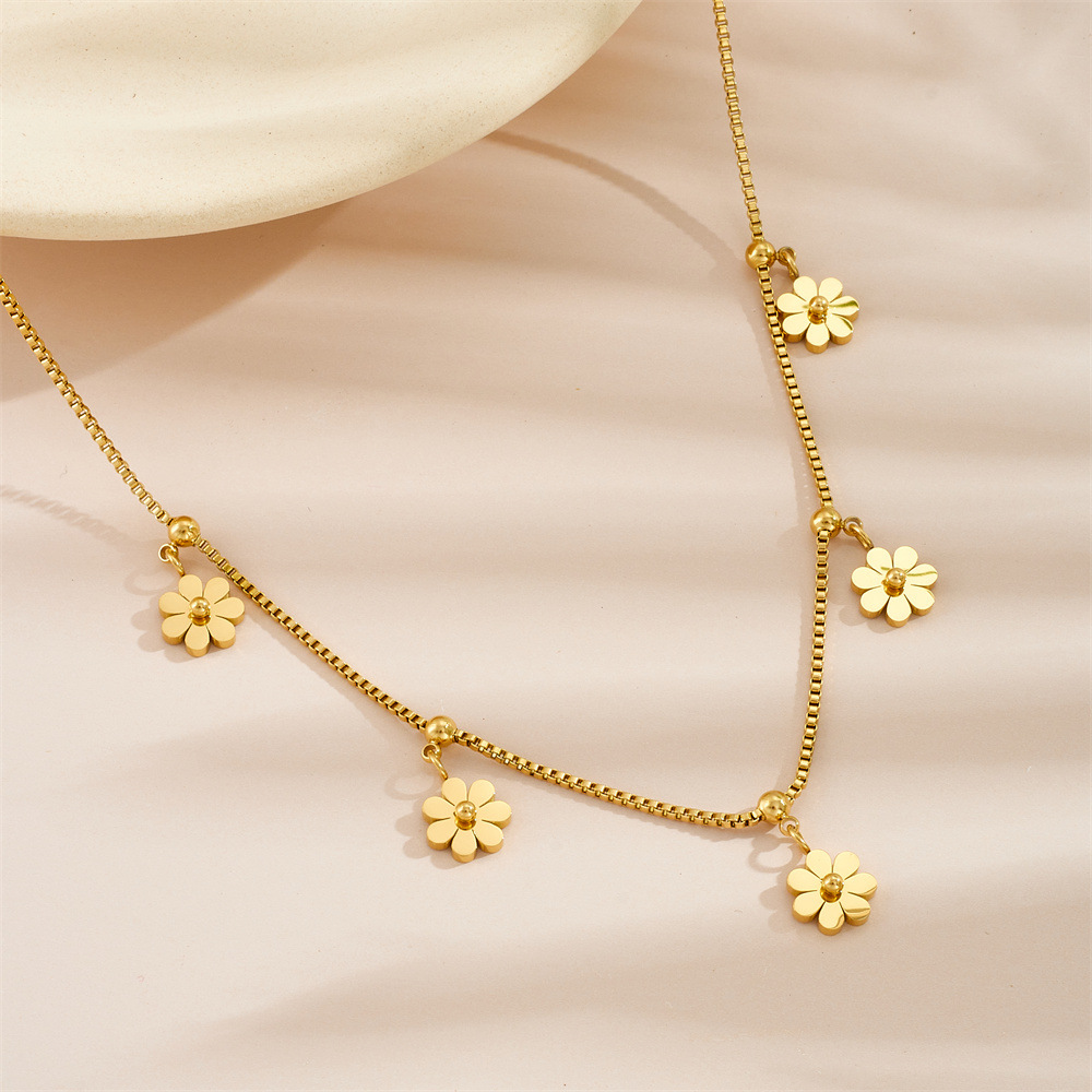 19g Weight Titanium Steel Pendant Material Necklace Classification Titanium Steel Chain Material cable chain Chain Type 1 Piece Quantity Daily Occasion Titanium Steel Material Flower Pattern Women's Gender Sweet Style Wholesale Jewelry Sweet Flower Titanium Steel Necklace 1