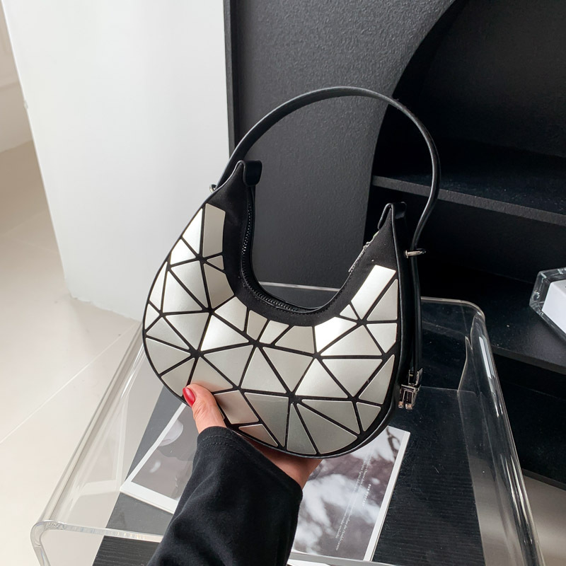bags Internet celebrity personality fashionable temperament handbag 2023 summer versatile ins shoulder armpit bag Korean version dumplings_voghion.com