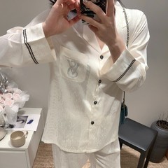 2025春と秋の長袖の薄いシルクのジャカードのパジャマの女性のシミュレーションのシルクのパジャマの夏の女性は部屋の服を着ることができます。