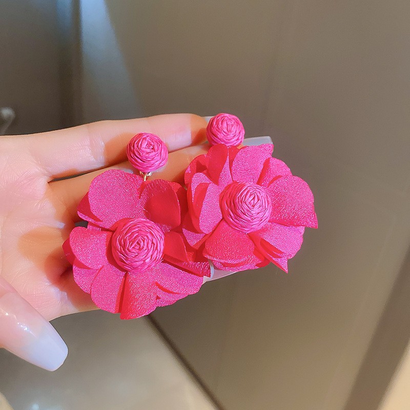 Aguja de plata flor rosa borla estilo vacaciones pendientes verano dulces y exquisitos pendientes pequeños pendientes de diseño fresco mujeres