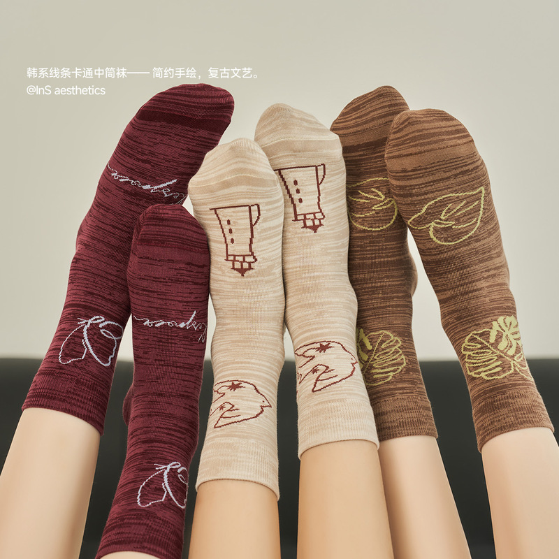 26 new autumn styles of women's mid-calf socks with free-flowing hand-painted patterns and Korean-style color coordination 26 new autumn styles of women's mid-calf socks with free-flowing hand-painted patterns and Korean-style color coordination