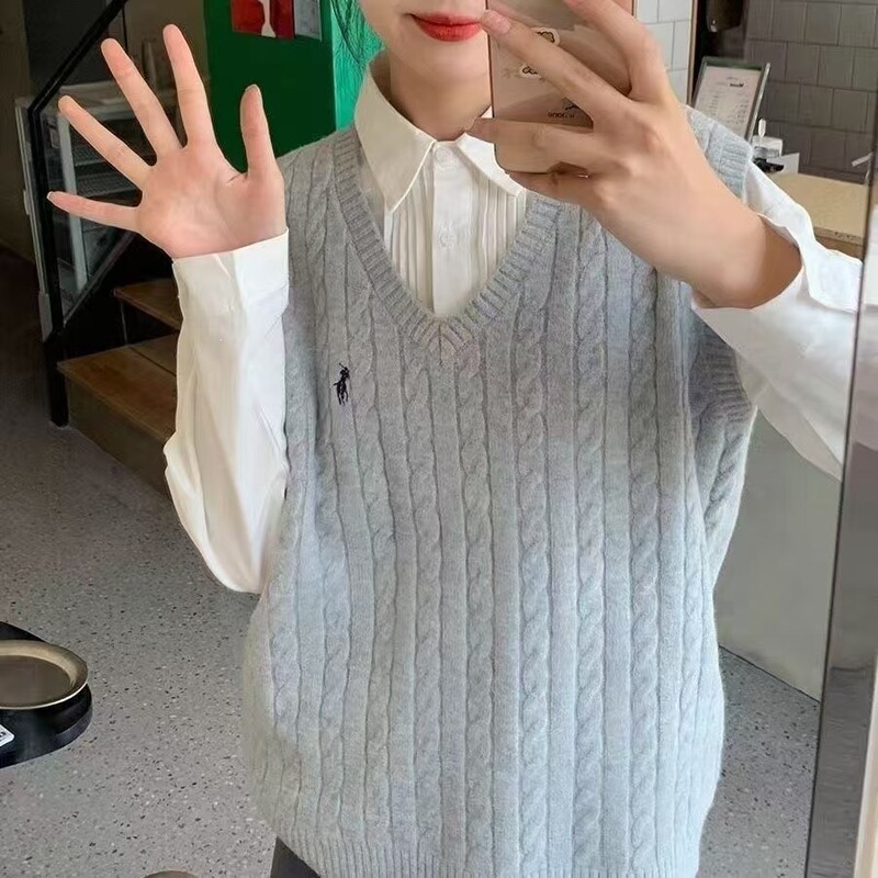 Autumn New Korean Style Simple Braided V-Neck Embroidered Age-Reducing Knitted Vest 2026 New Layered Vest for Women Autumn New Korean Style Simple Braided V-Neck Embroidered Age-Reducing Knitted Vest 2026 New Layered Vest for Women