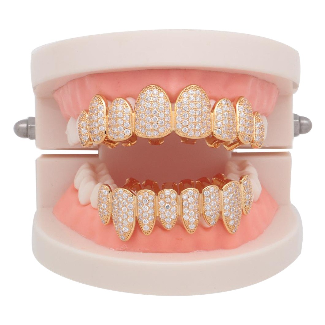 Tirantes irregulares de hip hop de ocho dientes para hombres y mujeres 18K micro incrustaciones 4A ZIRCON chapado en oro vampiro dientes falsos Halloween