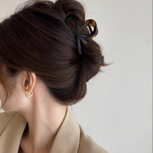 Niche design, simple half-tied hair clip, feminine and high-end hair clip, 2024 new style hair clip headgear