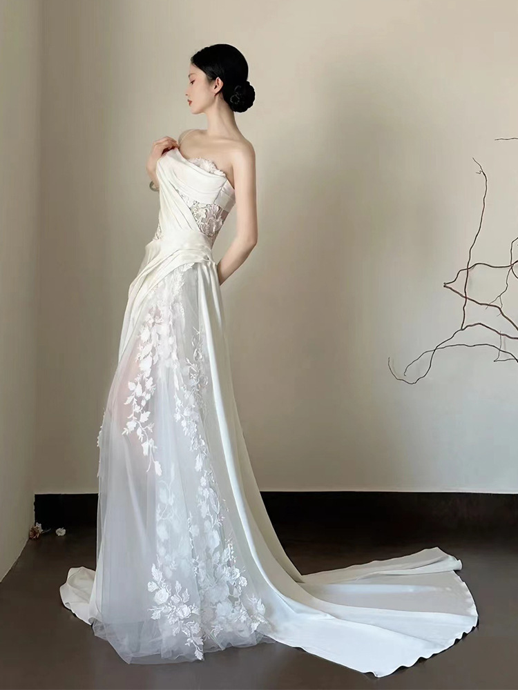 Vestido de boda ligero 2025 nuevo satén de encaje de salida vestido de bodas sexy vestido de cola de pescado de pecho vestido de boda vista ligera bienvenida