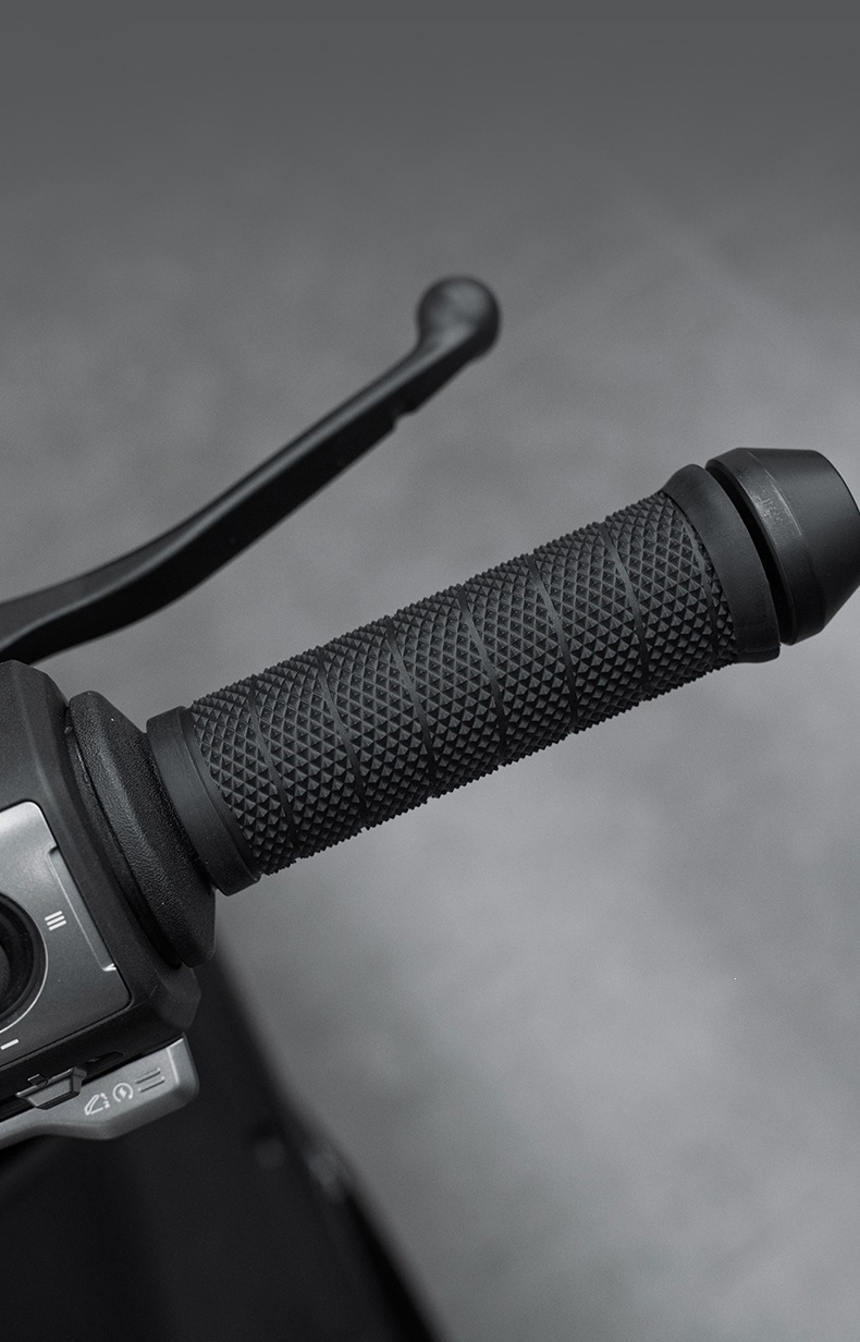 Suitable for motorcycle handlebar grips, silicone anti-slip grips, pull-out handlebar grips, universal grips for electric scooters, and grip modification parts