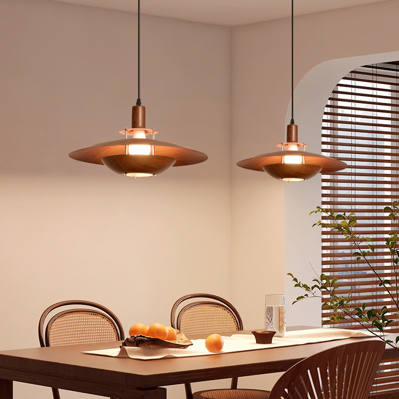 Grand View Garden UFO Restaurant Candelabro Nuevo estilo estilo retro francés de nogal de tres cabezas Mesa de comedor de grano de madera Bar Island Lámpara de mesa L271