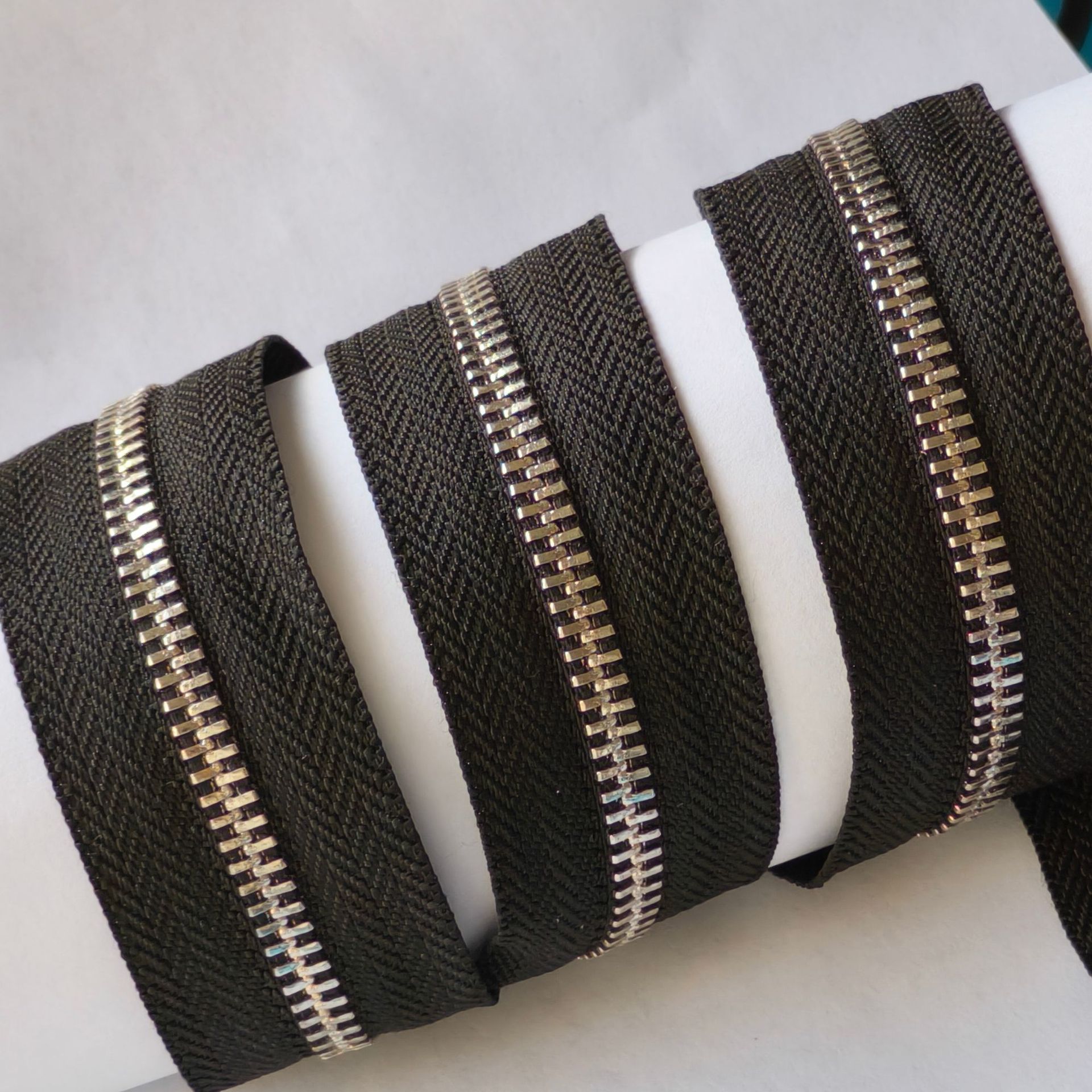 箱包皮包青古铜Y牙白金浅金齿黑色红色白色8#3#5号金属码装拉链