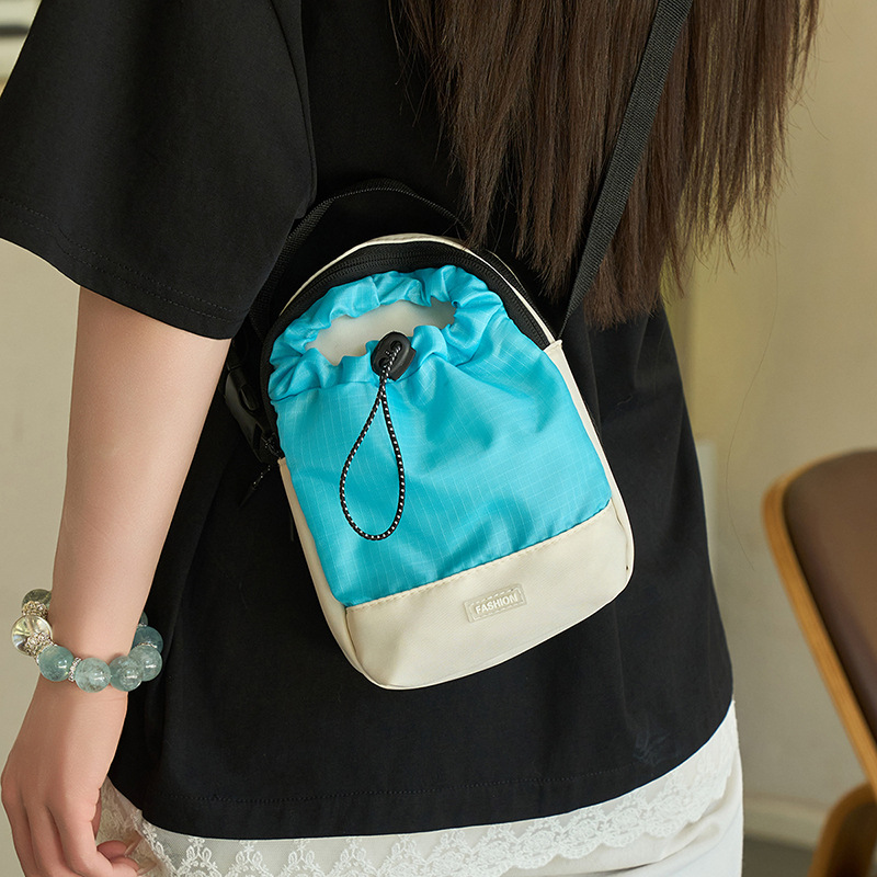 Bolso bandolera para teléfono móvil de verano 2025, nuevo mini bolso ligero para botella de agua, bolso bandolera pequeño informal, bolso deportivo pequeño