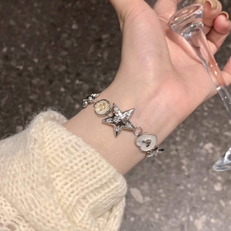 Lanzi Dream Star Love Button Bracelet Light Luxury Niche Retro Punk Exquisite High-end Heavy Industry Women's Accessories Lanzi Dream Star Love Button Bracelet Light Luxury Niche Retro Punk Exquisite High-end Heavy Industry Women's Accessories