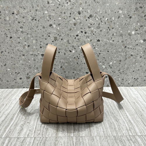 2024跨境时尚手工编织菜篮子包轻奢大容量手提单肩斜挎包包女