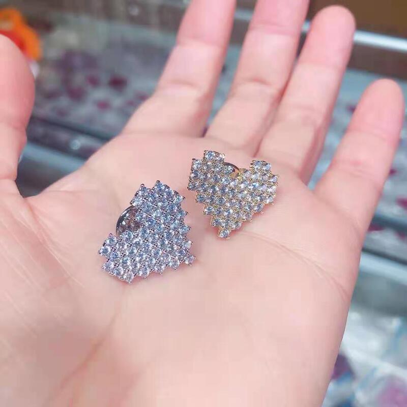 Love 2022 New brooch Japanese and Korean gorgeous zircon inlaid corsage small gift mobile phone shooting factory wholesale