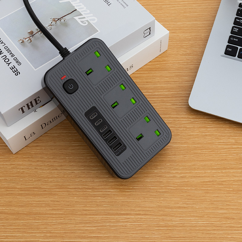 Y72# Estándar británico 4USB + 1Type-C Embalaje de caja de color neutral Dubai Arabia Saudita