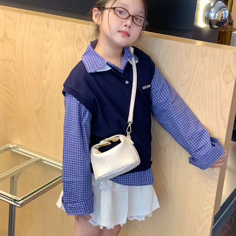 Bolsa de hombro simple de color sólido para niños y niñas, exquisita y compacta, bolsa de vaquero de moda para niños, nueva bolsa de accesorios para niños.