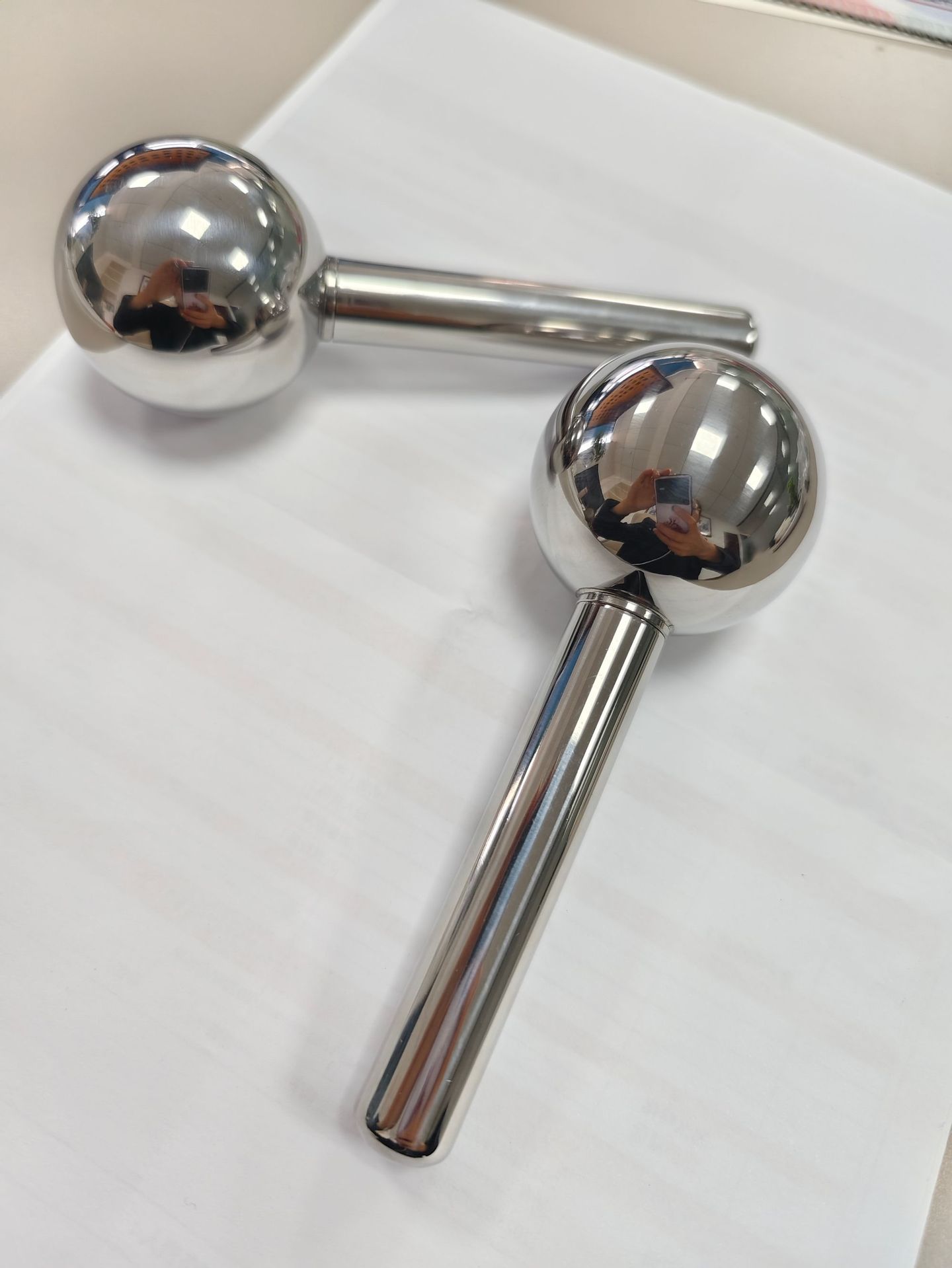 회전하는 얼음 공/베어 메탈