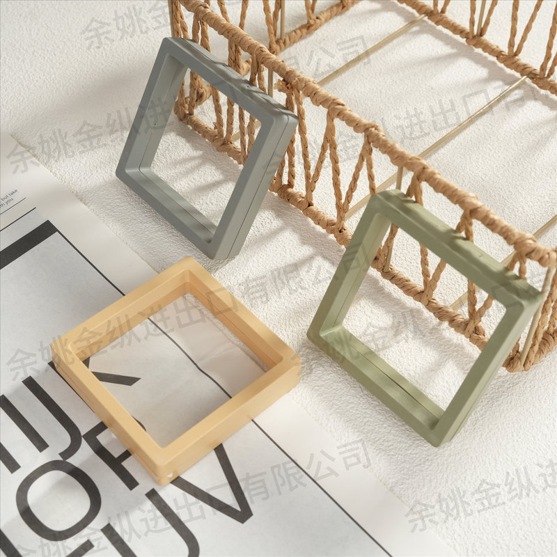 High-quality PE transparent dustproof film jewelry display stand for wearable accessories, floating jewelry box for collectibles, DY small box for wardrobe High-quality PE transparent dustproof film jewelry display stand for wearable accessories, floating jewelry box for collectibles, DY small box for wardrobe