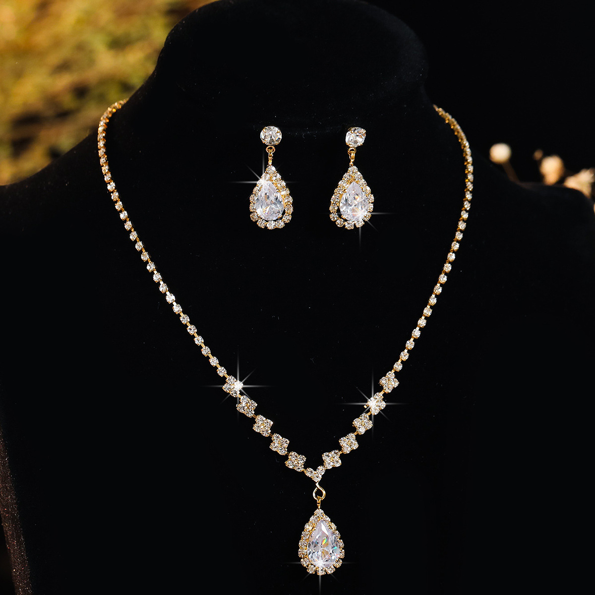 vendita calda squisita collana con catena a griffe orecchini set due pezzi collana a goccia catena a clavicola accessori da sera per le donne_voghion.com