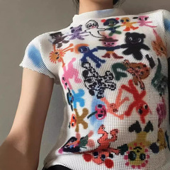 クロスボーダーのしわのニットの半袖の女性の香港風の復古のプリントの半高襟のセーターの女性y 2kはやせているギャルのブラウスの女性を現します。