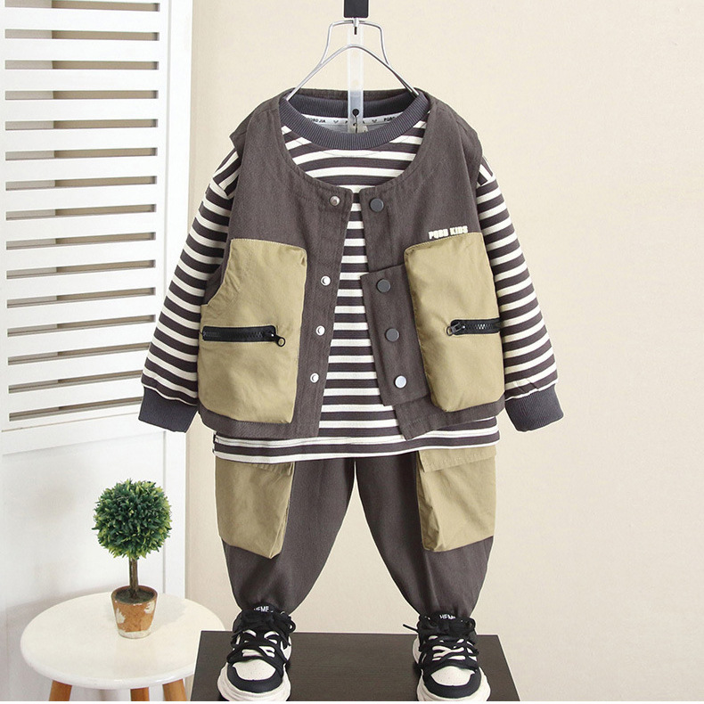 6286 Conjunto de chaleco de herramientas de primavera y otoño para niños 2025 nuevo estilo estilo occidental suéter a rayas para bebés traje de tres piezas para niños