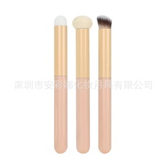 Small mushroom concealer brush, sponge head, precise and natural fit, powder-free makeup brush, no brush marks on dark circles and acne marks
