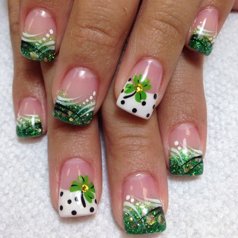 Green Gold Glitter French Black and White Wave Dot Four-leaf Clover Cartoon Wearing Mails Mails Mails Mails St. Patrick's Day Nails