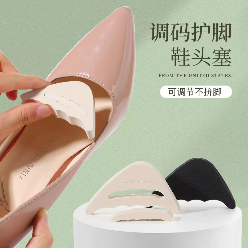 Толстые туфли изменились на маленькие черные бежевые туфли