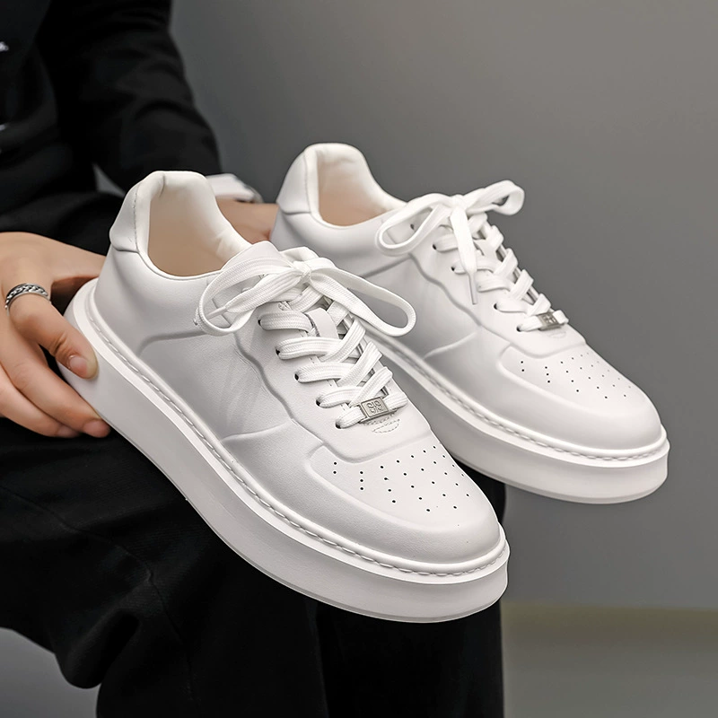 2024 Летняя новая низкая банда толстая подошва дышащая маленькая белая обувь мужская повседневная тенденция легкая шнуровая спортивная обувь