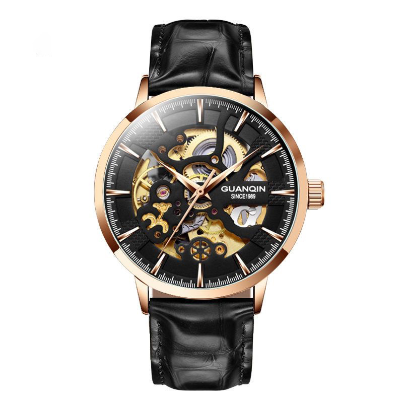 Cinturón negro con cáscara de rosa