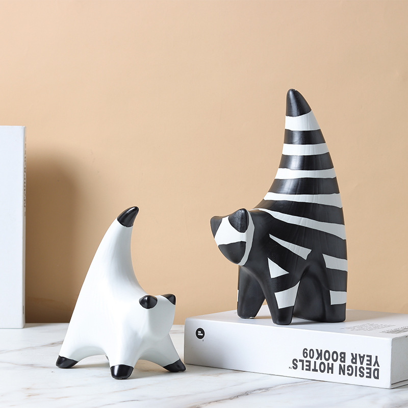 Carat Cat Black and White Striped Abstract Cartoon Ceramic Cat Ornament Modern Casual Home Model Room Decoration Carat Cat Black and White Striped Abstract Cartoon Ceramic Cat Ornament Modern Casual Home Model Room Decoration