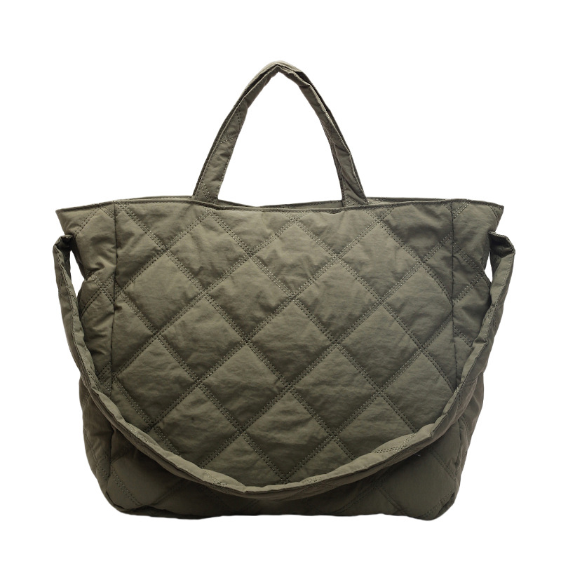 新型クロスボーダー秋冬ファッションブランドの雲がしわになっています。