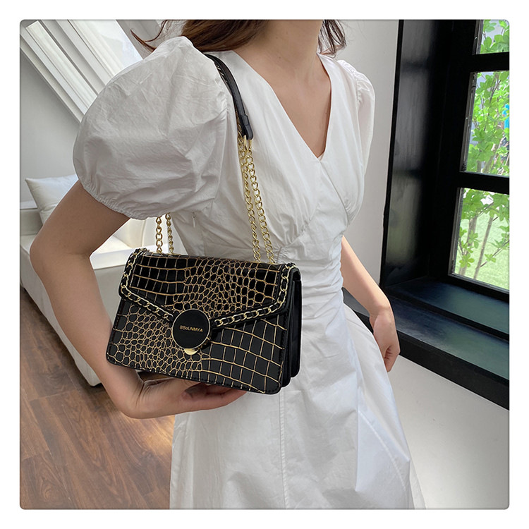 Women's Medium Pu Leather Solid Color Crocodile Streetwear Magnetic Buckle Square Bag display picture 34