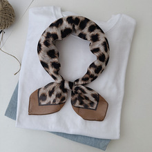 2024新款欧美风个性豹纹棉麻小方巾女百搭透气柔软围巾护颈小领巾
