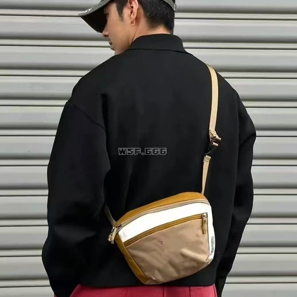 Chicken Skeleton Design 2L Casual Outdoor Sports Shoulder Bag, Waist Bag, Small Bag, Chest Bag for Men and Women Couples 2